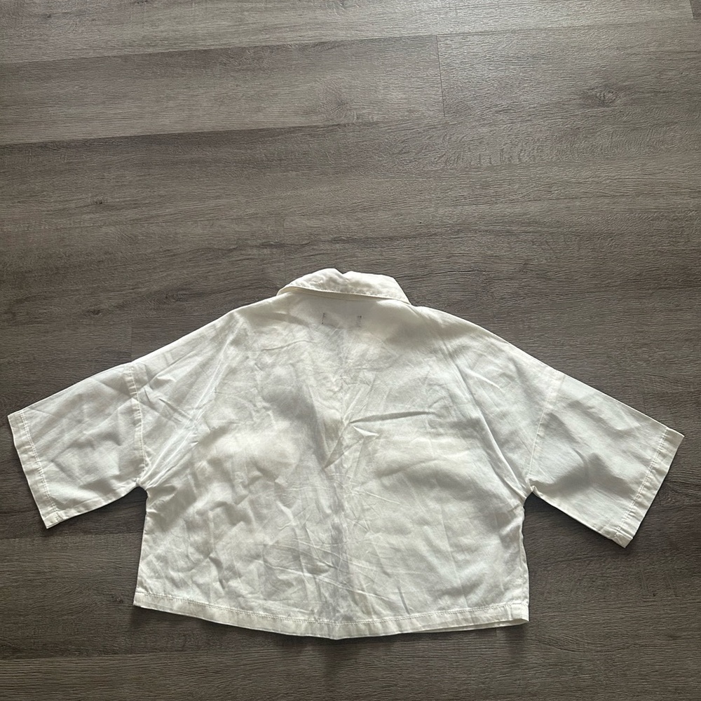 Bershka White Cropped Button-Up Shirt with Black Buttons - Picture 10 of 10